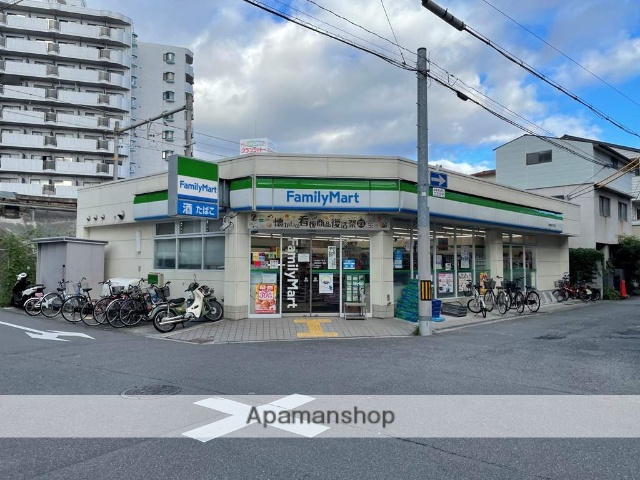 コンビニ　ファミリーマート（コンビニ）まで218m