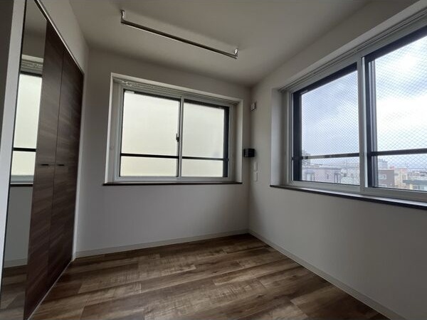 その他部屋・スペース　窓が大きく明るいお部屋です♪