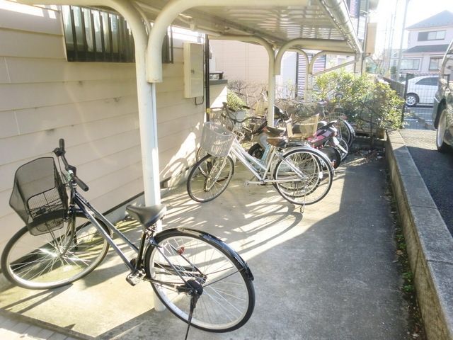 その他共有部分　★屋根付き駐輪場です★