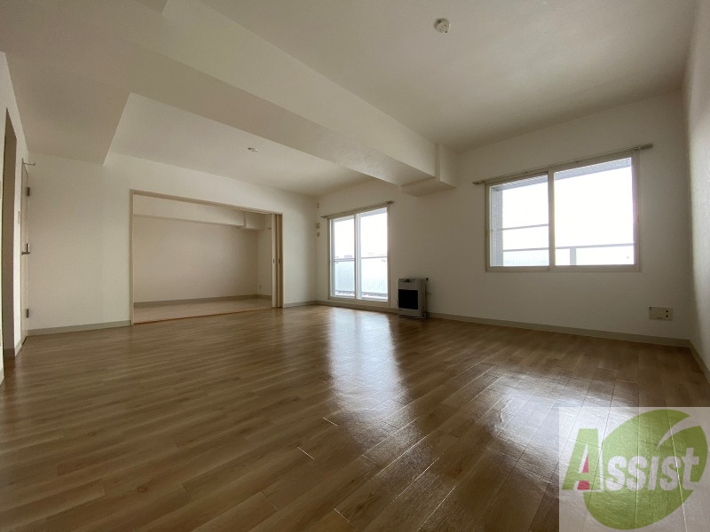 居室・リビング　広くてキレイなお部屋が広がっていて、充実した生活が送れそう。
