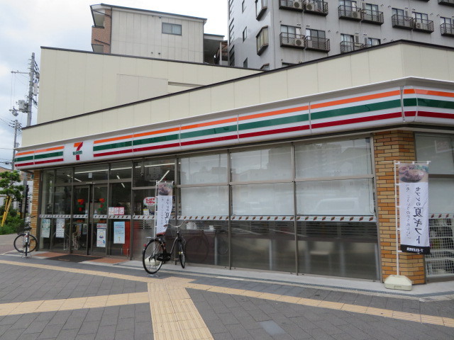 コンビニ　セブンイレブン（コンビニ）まで111m