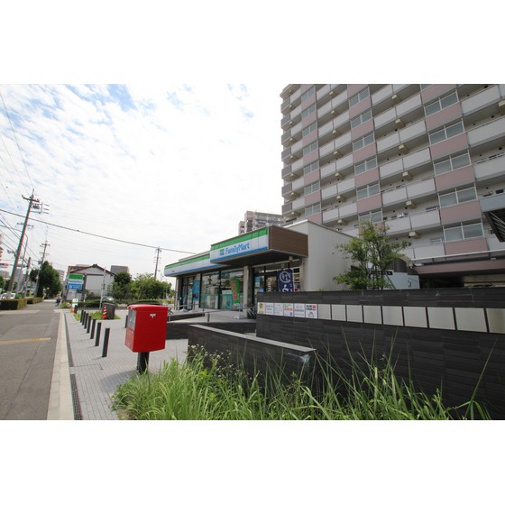 コンビニ　ファミリーマート豊成団地店（コンビニ）まで300m