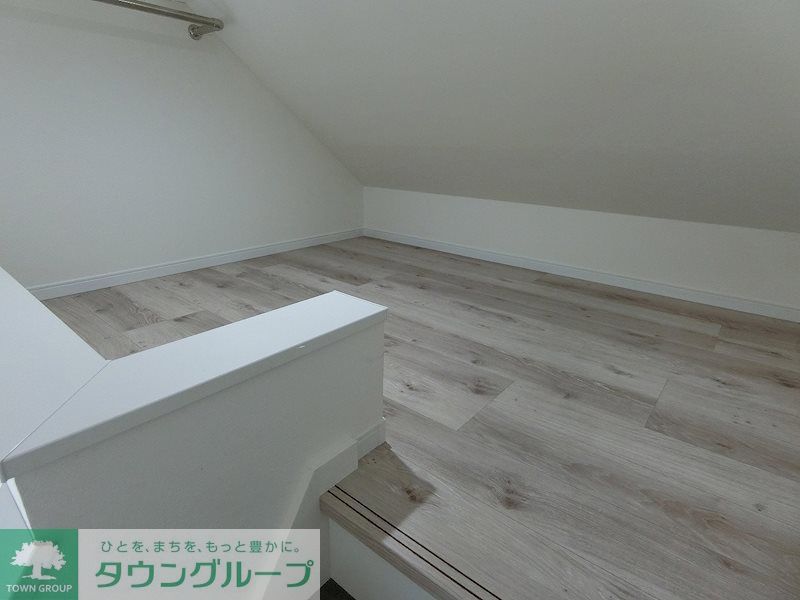 その他　階段で上がれるロフトは、大型収納や寝室として活躍しそうです！