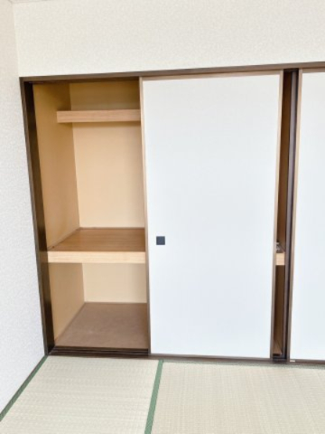 収納　押入