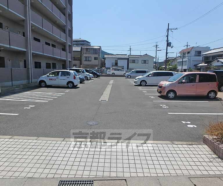 駐車場　安心便利な敷地内ガレージ