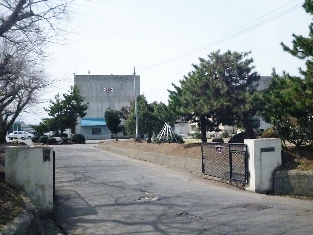 中学校　弘前市立第二中学校（中学校）まで834m