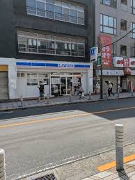 コンビニ　ローソン梅島駅前店（コンビニ）まで393m