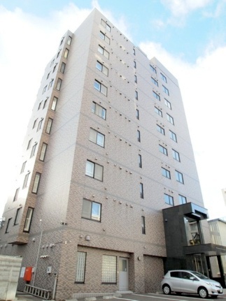建物外観　夏も快適なエアコン付きの２ＬＤＫマンションです♪