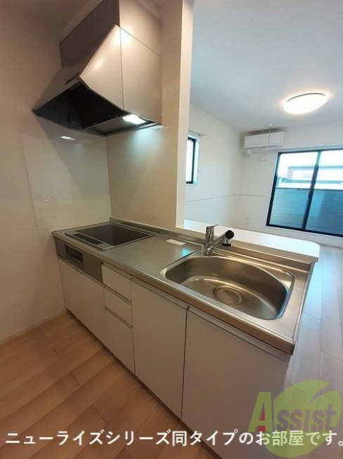 キッチン　建築中の同タイプのお写真を使用しております。
