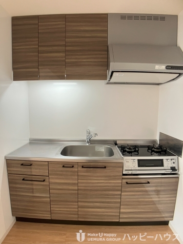 キッチン　同物件の反転タイプのお部屋のお写真です。現況優先でお願いしま