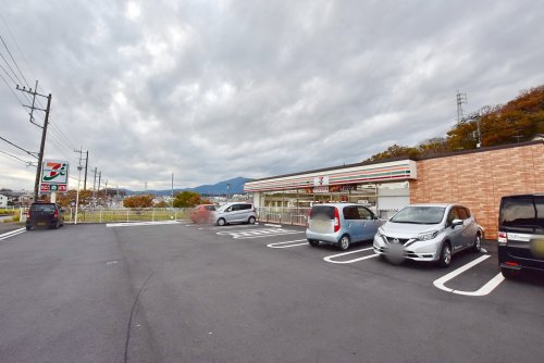 コンビニ　セブンイレブン厚木恩名片岸店（コンビニ）まで570m