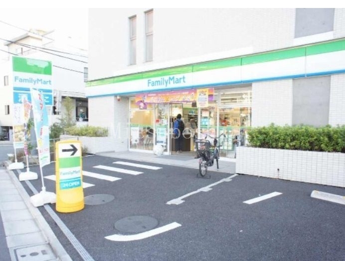 コンビニ　ファミリーマート豊玉北四丁目店（コンビニ）まで117m