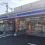 コンビニ　ローソン 八王子千人町二丁目店（コンビニ）まで130m