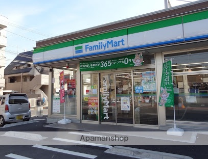 コンビニ　ファミリーマート（コンビニ）まで645m