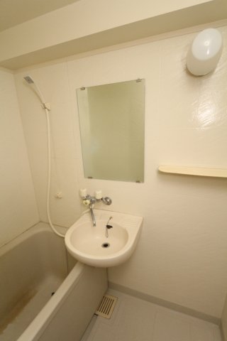 洗面設備　参考写真（同物件別部屋）