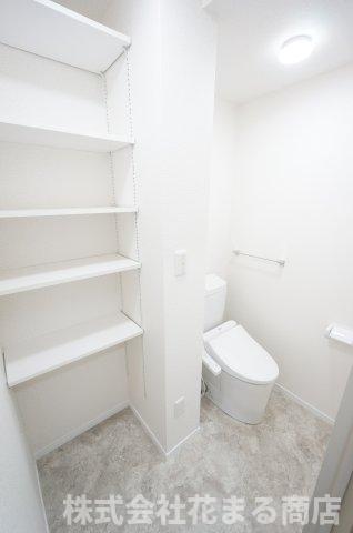 トイレ　広々としたトイレになります！ リノベーションしているので、室
