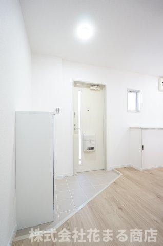 玄関　広い玄関で収納もたっぷりです！ リノベーションしているので、