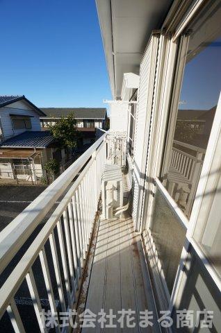 バルコニー　リノベーションしているので、室内大変綺麗です！ 物件、駅でお