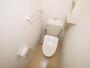 トイレ　落ち着いた色調のトイレです