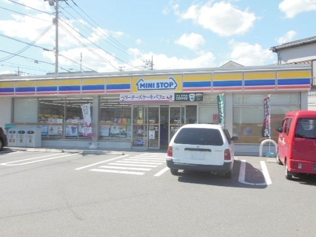 コンビニ　ミニストップ（コンビニ）まで612m