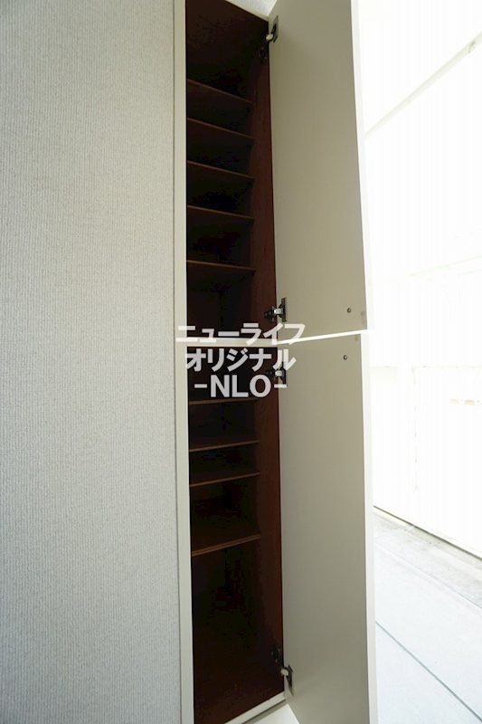 その他設備　コンパクトながら収納力のあるシューズボックス☆