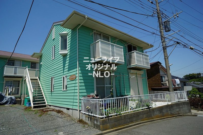 建物外観　☆鮮やかなグリーンが際立つ建物外観☆