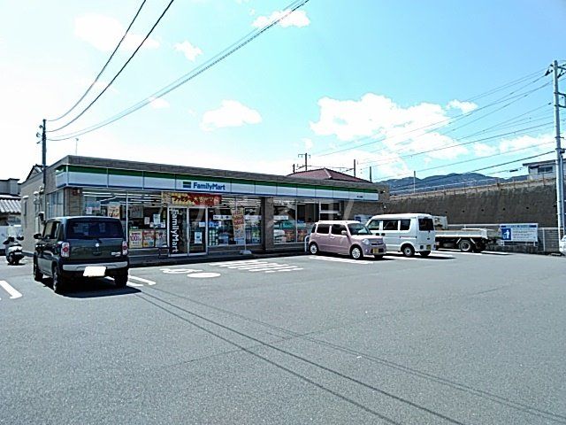 コンビニ　ファミリーマート 富士松岡店（コンビニ）まで597m