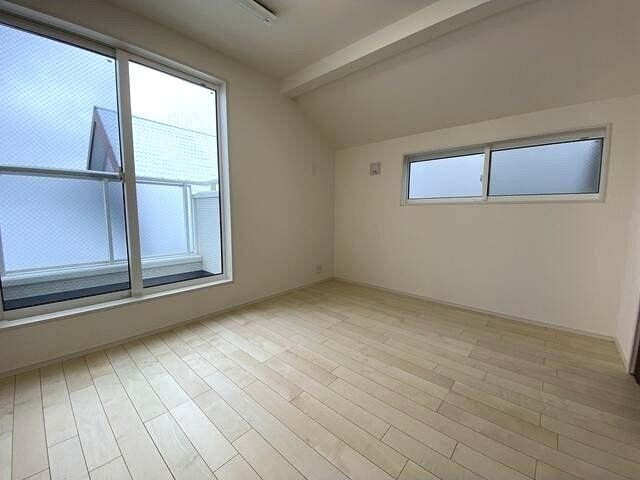 バルコニー　エアコン２台以上有ります