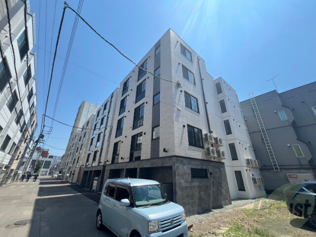 建物外観　札幌市中央区南五条西「ドゥ・ヴィルヌーブ」