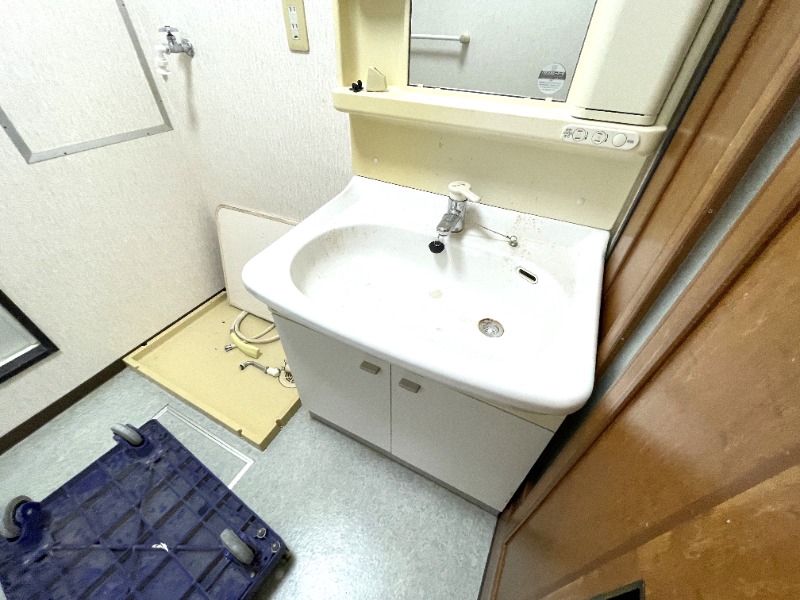 洗面設備　リフォーム中写真です！