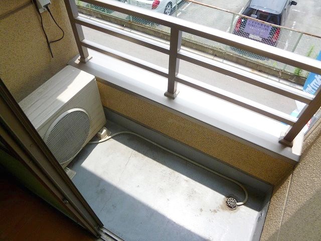 バルコニー　天気の良い日の洗濯物はこちらへ