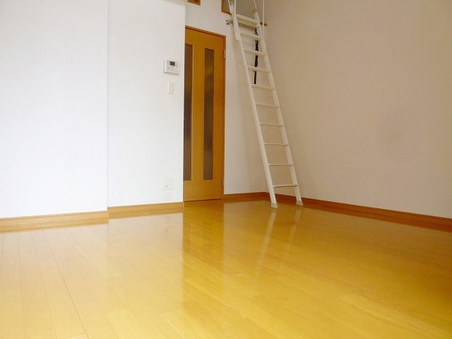 居室・リビング　広々洋室でゆっくりお過ごしください