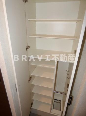 収納　【プレサンス京町堀ノース】たっぷりとした収納スペースです