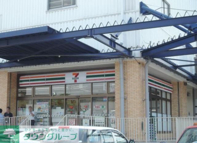 コンビニ　セブンイレブン江東辰巳3丁目店（コンビニ）まで806m