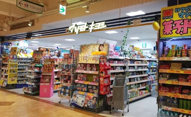 ドラックストア　マツモトキヨシ東京ドームシティラクーア店（ドラッグストア）まで515m