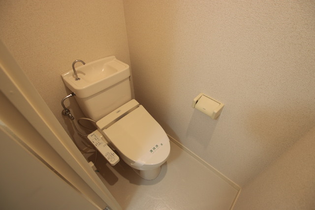 トイレ　トイレは快適な温水洗浄便座です♪