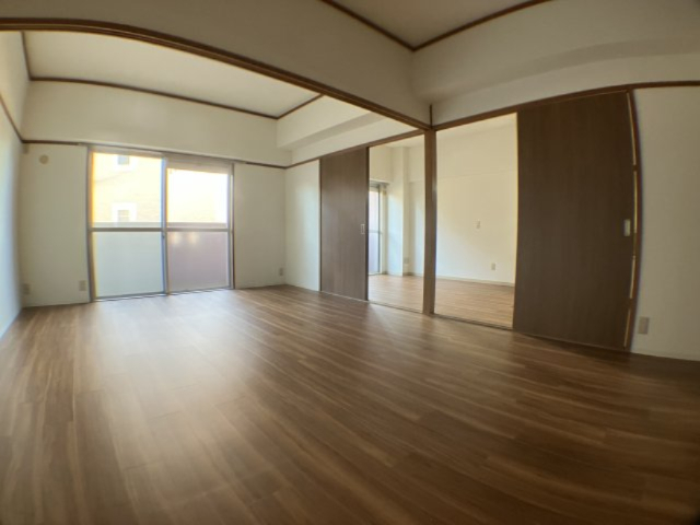居室・リビング　別部屋のお写真です。参考程度にご覧ください。
