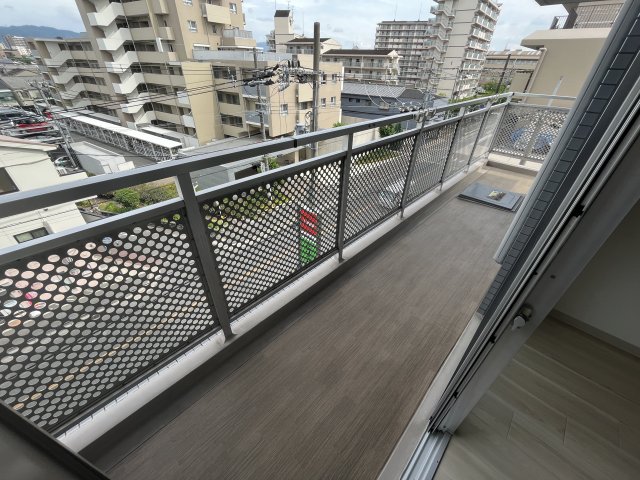 バルコニー　別タイプのお部屋の写真になります。