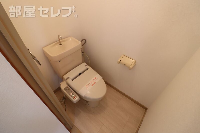 トイレ　別号室の写真です。