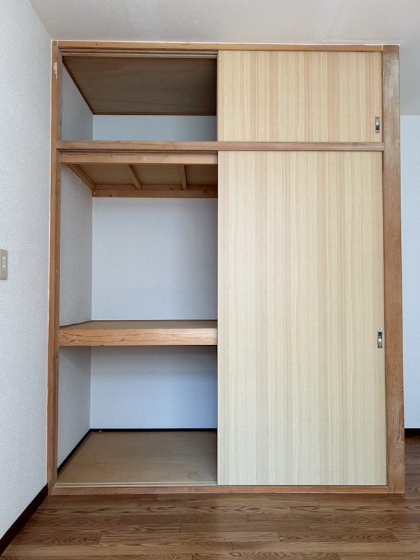 収納　衣類や日用品をしっかり片付けられる使いやすい室内収納。