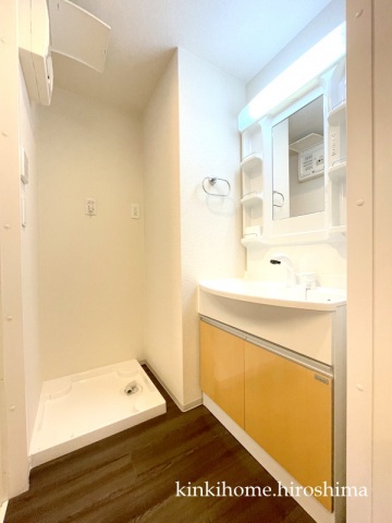 洗面設備　写真は別のお部屋です。