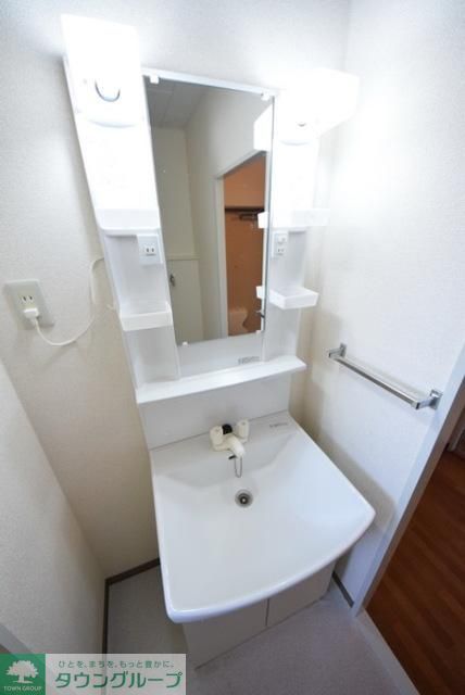 洗面設備　独立洗面台です