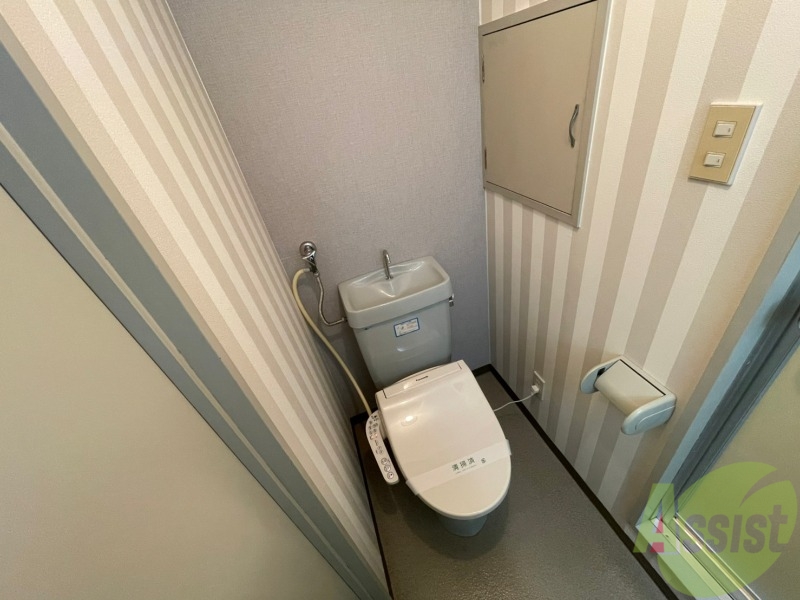 トイレ　こちらはトイレです。清潔感があり、安心して使用できます。