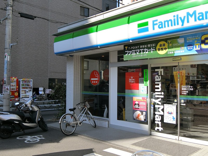 コンビニ　ファミリーマート 堀留町二丁目店（コンビニ）まで102m