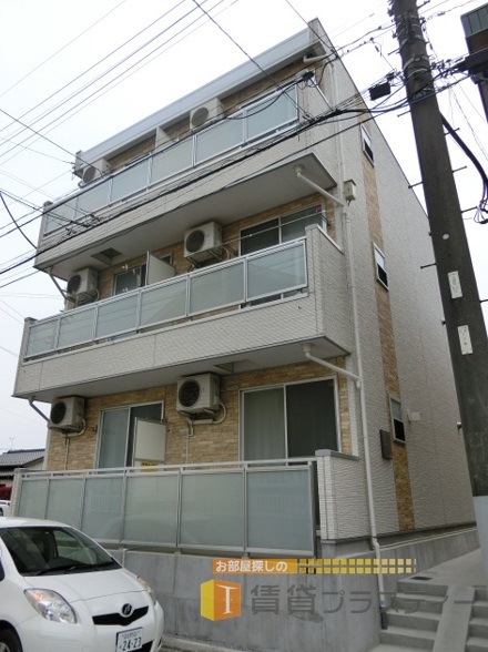 建物外観　最近人気急上昇中のあのメーカーさんのアパートです。