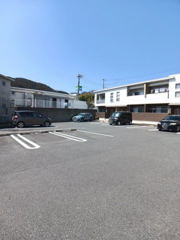 駐車場　車をお持ちの方に嬉しい駐車場付きの物件です