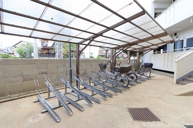その他共有部分　屋根付き駐輪場