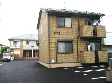 建物外観　1フロア1世帯でプライベートが保たれます。
