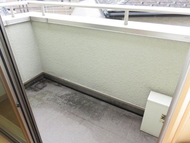 バルコニー　他のお部屋の参考写真となります。