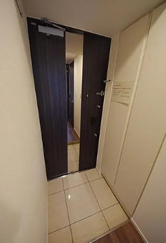 玄関　※別部屋の参考写真です。